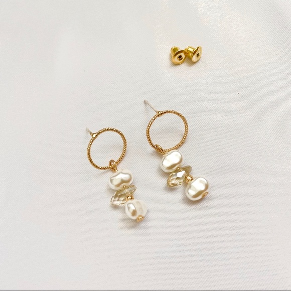 💕Last Pair Parisian Vibe Faux Earrings - Picture 2 of 8